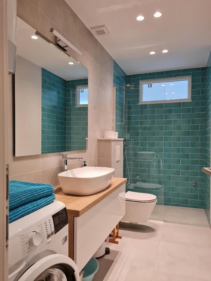 פודגורה Beachfront Comfort Apartments Sinajko מראה חיצוני תמונה