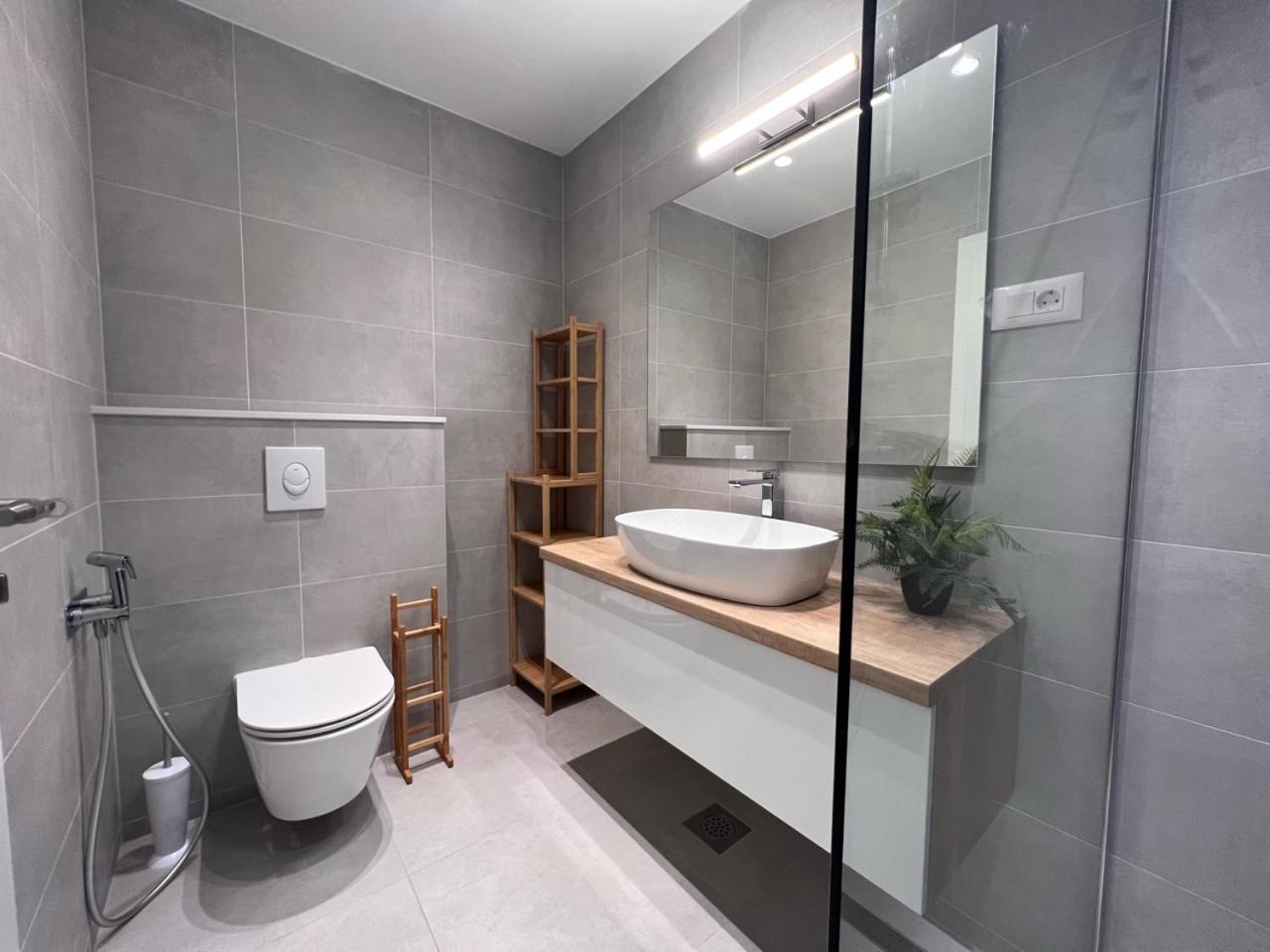 פודגורה Beachfront Comfort Apartments Sinajko מראה חיצוני תמונה