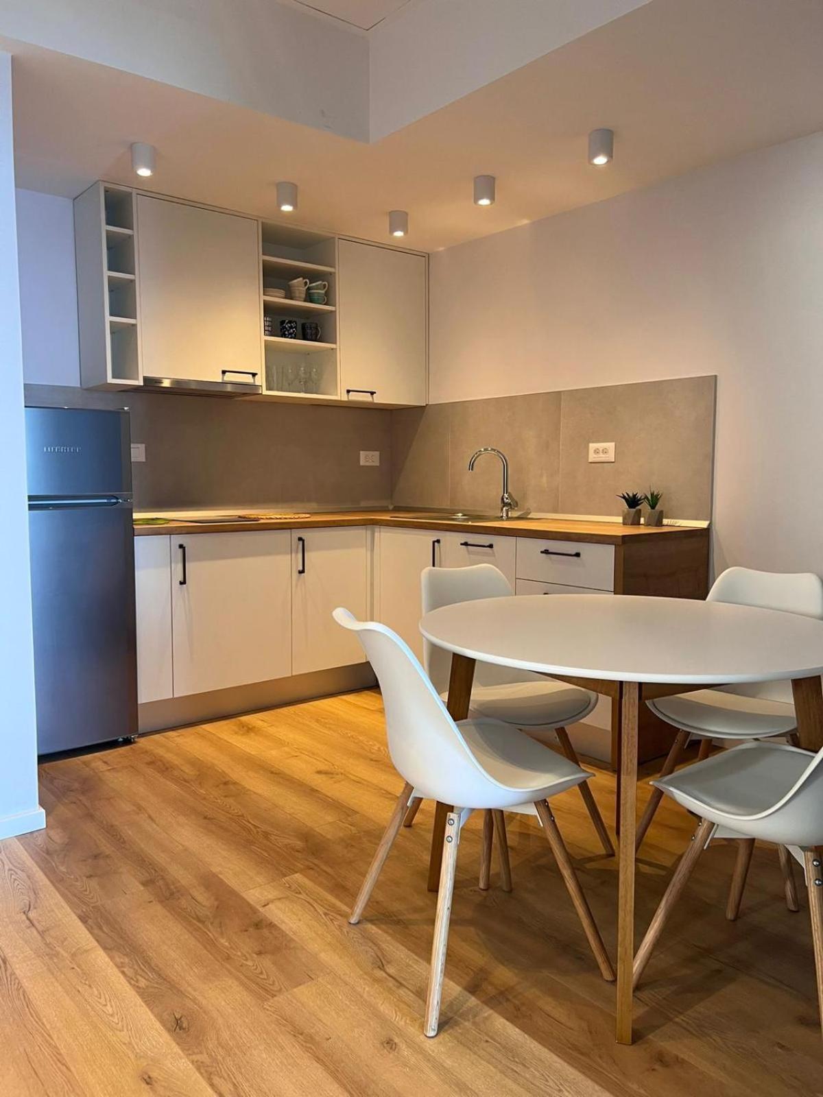 פודגורה Beachfront Comfort Apartments Sinajko חדר תמונה