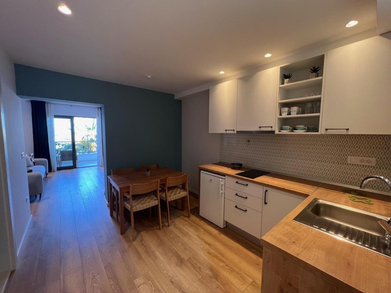 פודגורה Beachfront Comfort Apartments Sinajko מראה חיצוני תמונה