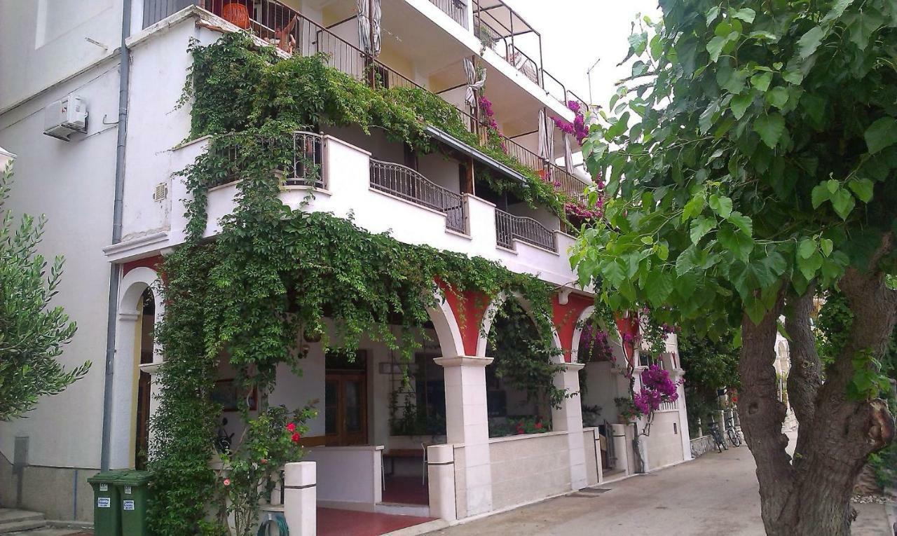 פודגורה Beachfront Comfort Apartments Sinajko מראה חיצוני תמונה